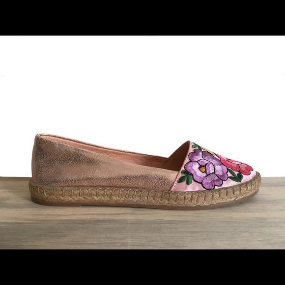Mexican Embroidered Espadrilles. - Picture 5 of 10
